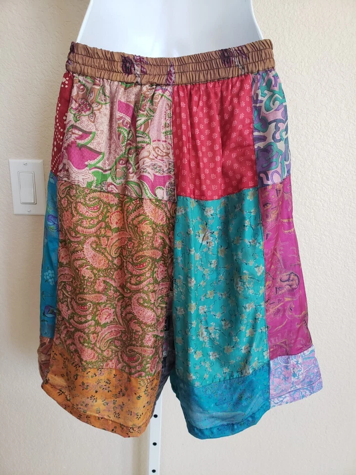 Pantalones Cortos Sacred Threads Nuevos con Etiquetas De Colección Usables Arte Seda Retazos S/M (U3) Foto 3 de 3