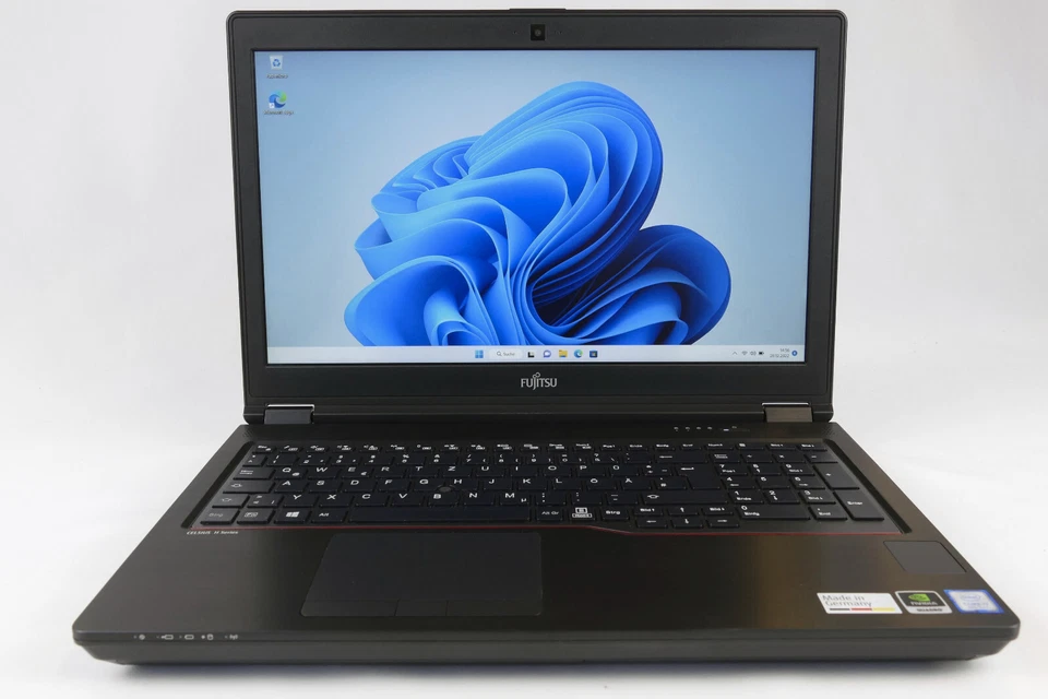 Fujitsu Celsius H780 Workstation 15,6" i7, 6 Kerne 32GB Ram 512 GB Kühler gerein - Bild 2 von 4