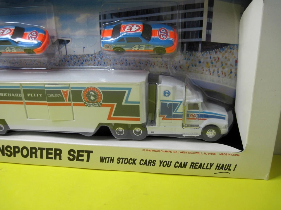 Richard Petty 1/64 Scale Die Cast Metal & Plastic NASCAR Transporter Set - Image 4 of 4