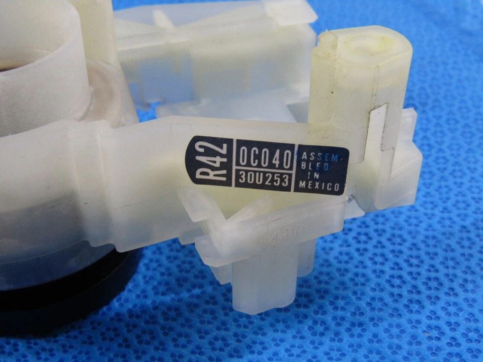 Soporte de soporte de montaje de columna de dirección Toyota Sequoia 2001-2002 OEM Foto 3 de 3