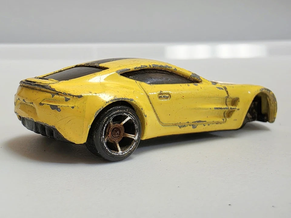 Hot Wheels Aston Martin One-77 Destrozado Ideal para Modificación o Colección  Foto 3 de 4