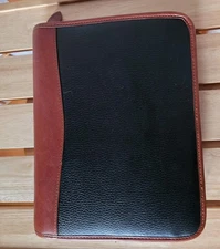  DAY-TIMER Planner Cover Zip Around Gen. Leather 7-Ring Blk/Brn 8.5 X 10.5”