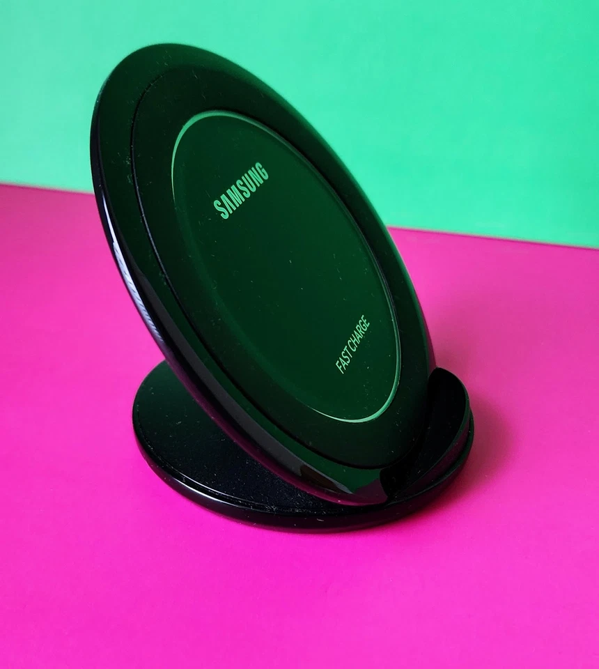 Soporte de carga inalámbrica Samsung de carga rápida EP-NG930 + adaptador y cable Foto 3 de 4