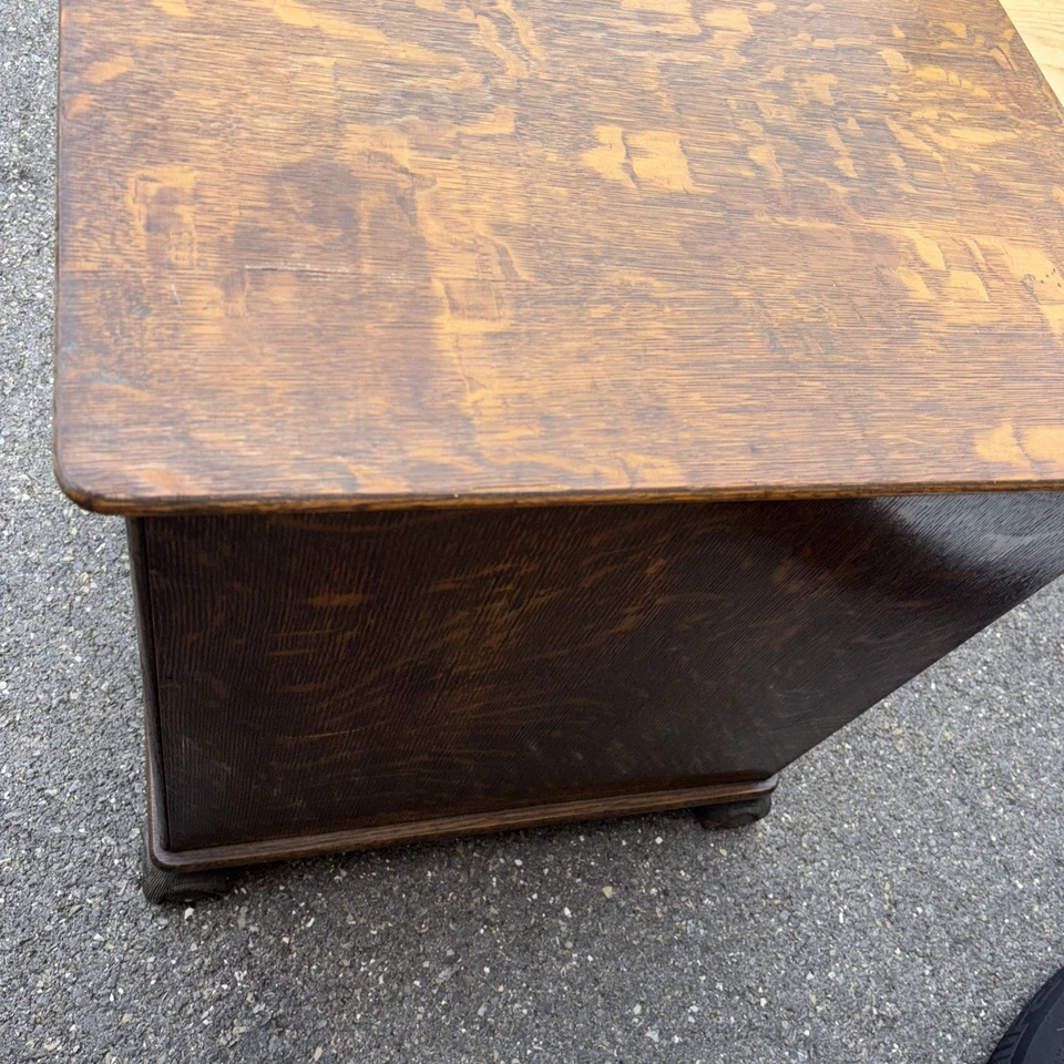 Armário antigo de música Tiger Oak Record - Imagem 2 de 4