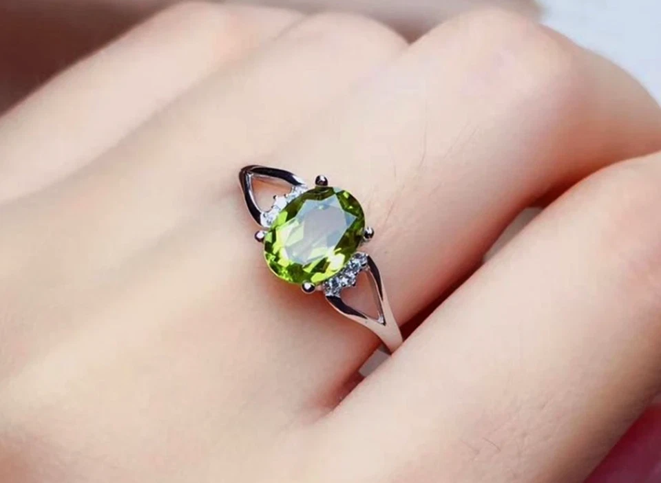 Natural 2 Ct Eye Clean Green Peridot Sterling Silver 925 Handmade Solitaire Ring - Image 3 of 4