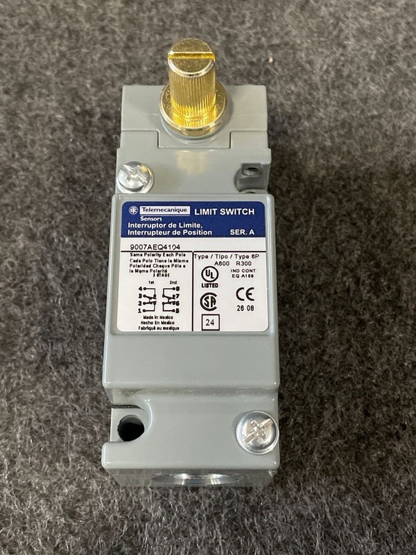 TELEMECANIQUE SENSORS Limit Switch 600V 9007AEQ4104