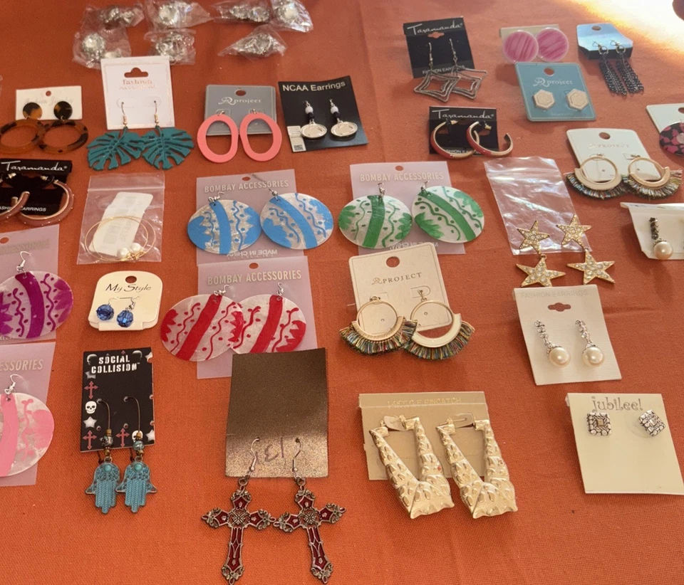 ASSORTED MIXED LOT OF 25 plus PAIRS DESIGNERS EARRINGS NEW pierced earrings - Image 2 of 4