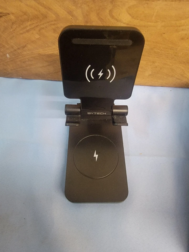 BYTECC Foldable Dual Wireless Charging Stand + magnetic charging cable - Image 2 of 3