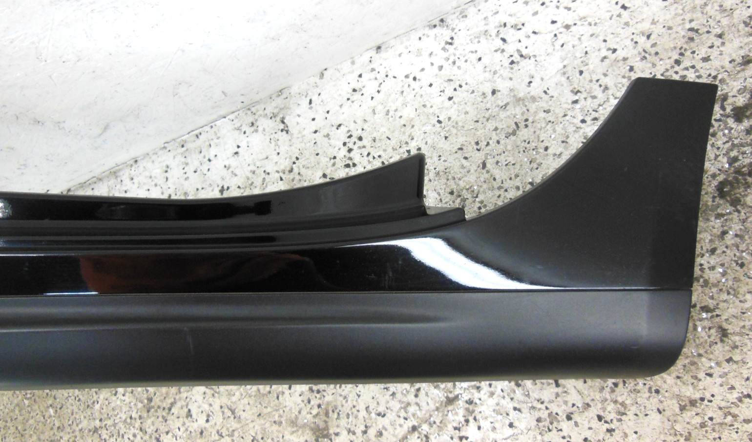 2017 17 Maserati Ghibli  Rocker Panel Moulding Side Skirt Driver Left LH OEM 820