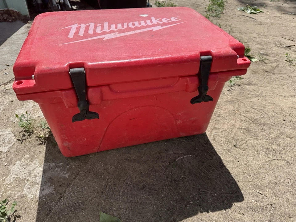 Milwaukee Tool ORCA Cooler 26qt Foto 3 de 4