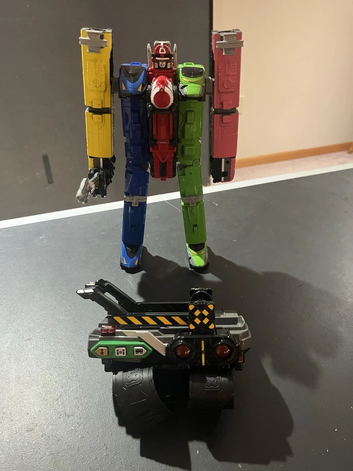 Cambiador ToQuger Sentai DX ToQ-oh y ToQ con Go-Busters Ressha Foto 2 de 2