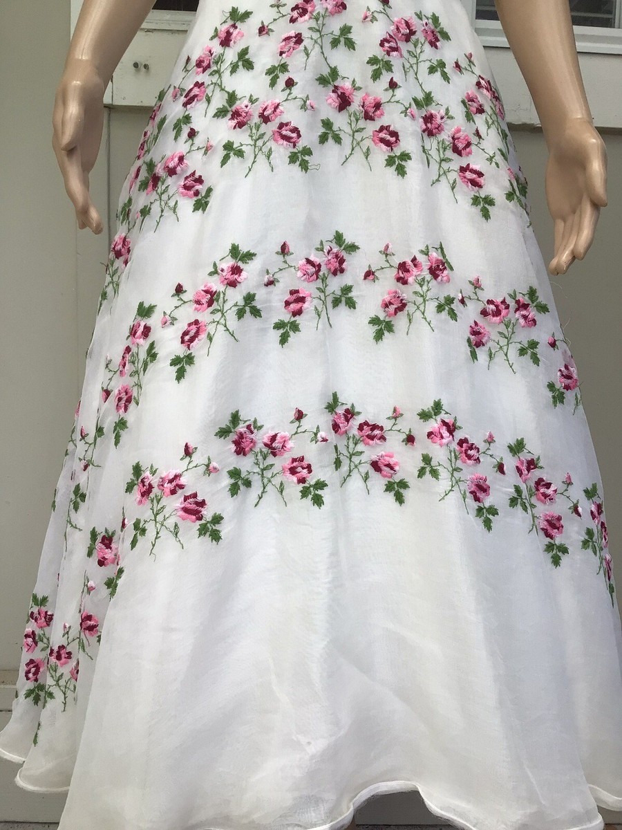 starstruck embroidered floral dress in white Lucy in The Sky Starstruck Embroidered Floral Dress in White