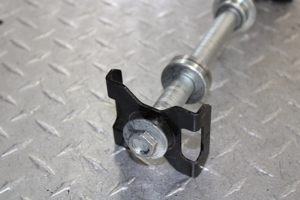 Kawasaki Ninja 500R Ex500D 1998 eje trasero rueda trasera perno eje 41068-1223 Foto 4 de 4