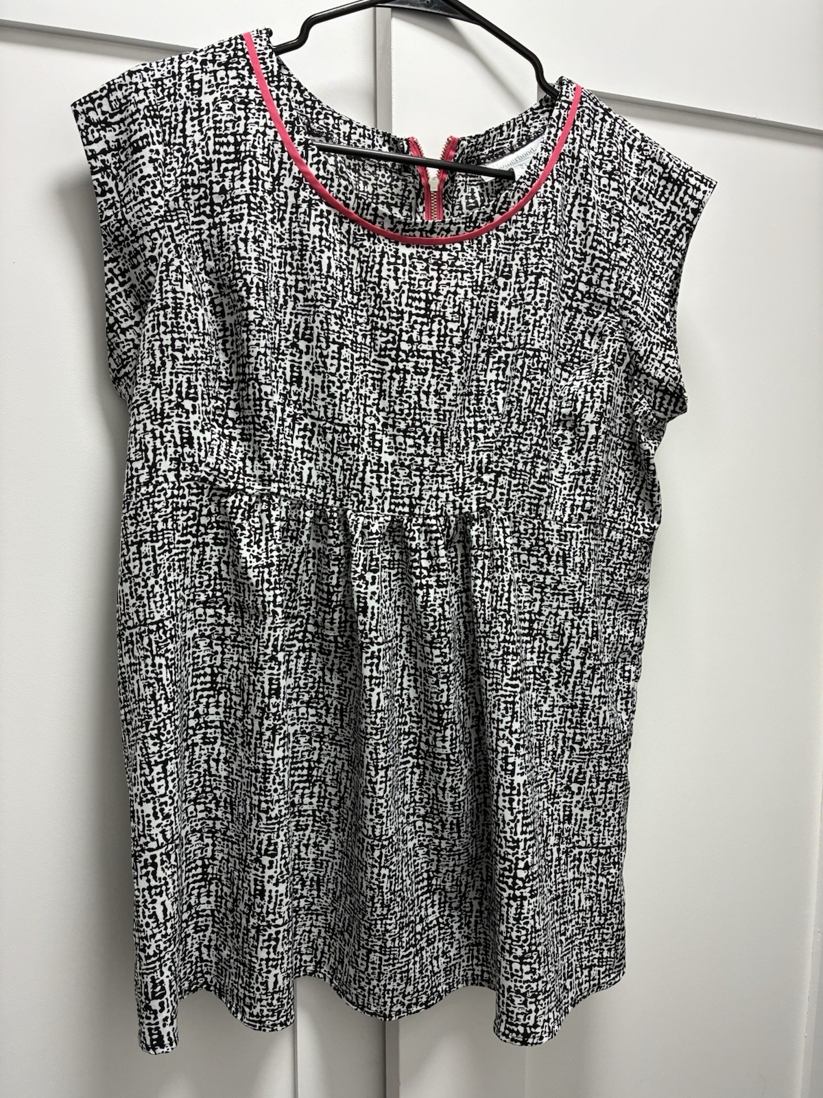 Motherhood Maternity Black & White Short Sleeve Blouse with Pink Trim Large