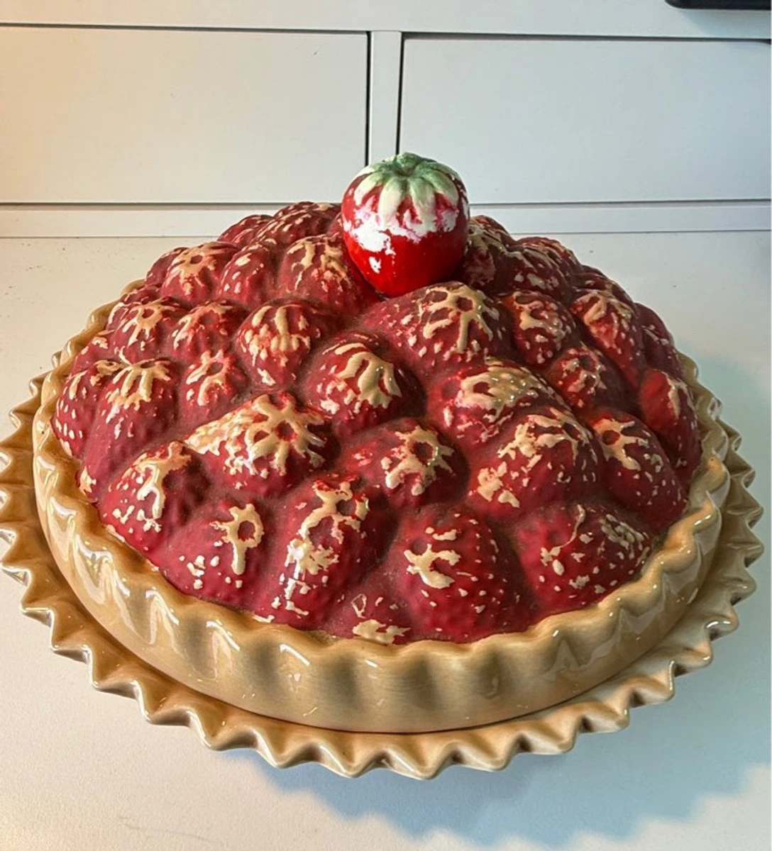 California Originals Strawberry Pie Keeper Dish
Opens in a new window or tab