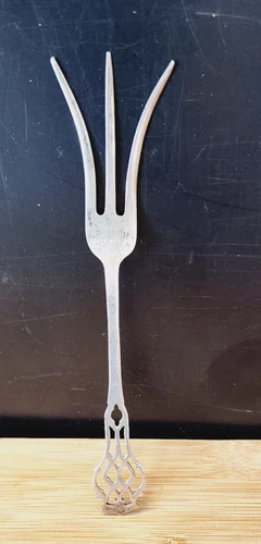 Chippendale by Lunt Silversmiths 925 Sterling Silver Lemon Fork No Monogram