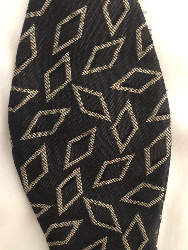 PAJARITA DE SEDA VINTAGE HECHA A MANO NEGRA CON ESTAMPADO DE DIAMANTES BEIGE Foto 2 de 4