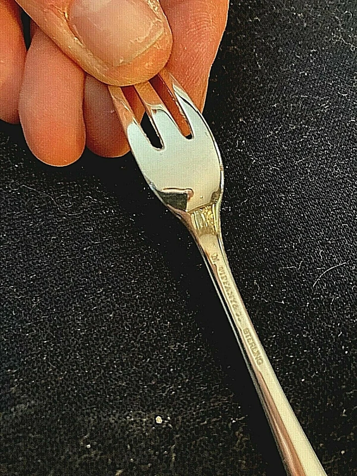 Tiffany Co QUEEN ANNE Juego a juego de plata esterlina de STRAWBERRY FORKS NO MONO Foto 2 de 4