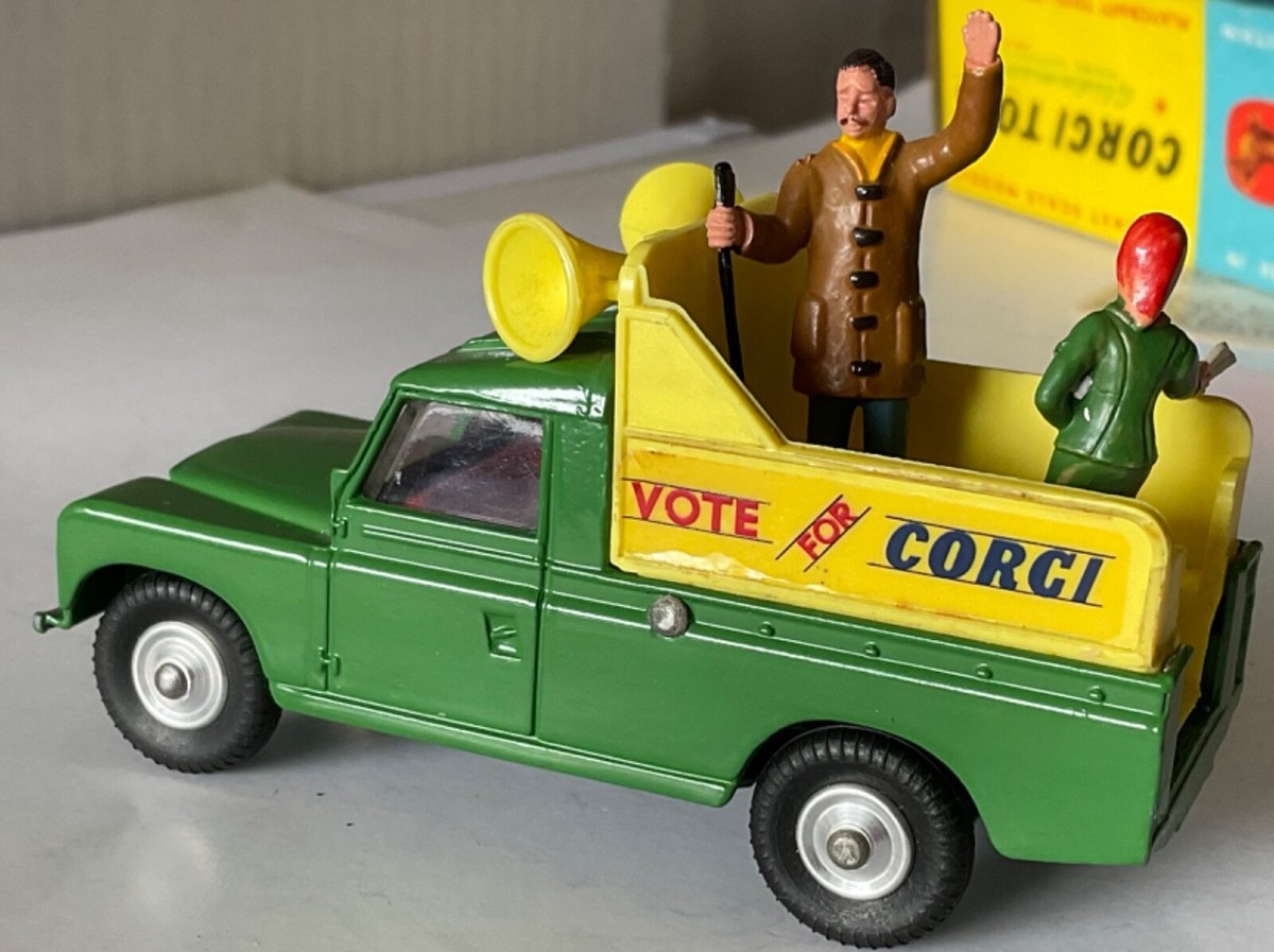 GENUINE CORGI 472. LAND ROVER “VOTE FOR CORGI” NEAR MINT