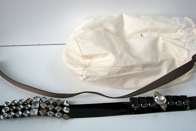 UNIQUE MARNI NWOT BLACK PATENT LEATHER JEWELED BELT. SIZE S  display picture 2