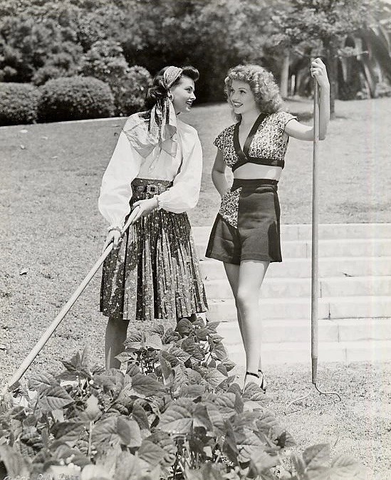 RITA HAYWORTH 8x10 Photo with COVER GIRL Dusty Anderson