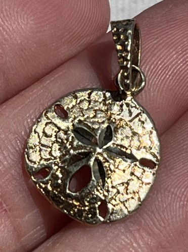 Schöner Vintage massiver 14K Gelbgold Sand Dollar Charm Anhänger 2,4 Gramm