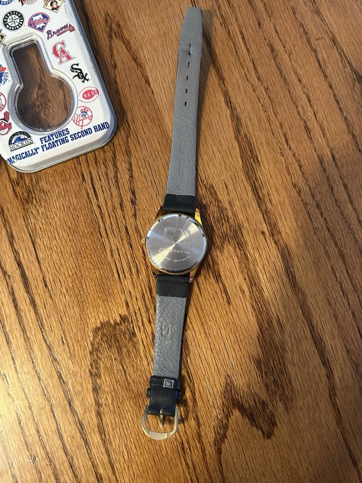 VINTAGE NEW YORK YANKEES WORLD SERIES WATCH SUN TIME MBL 1996 | Needs BATTERY - Image 3 of 4