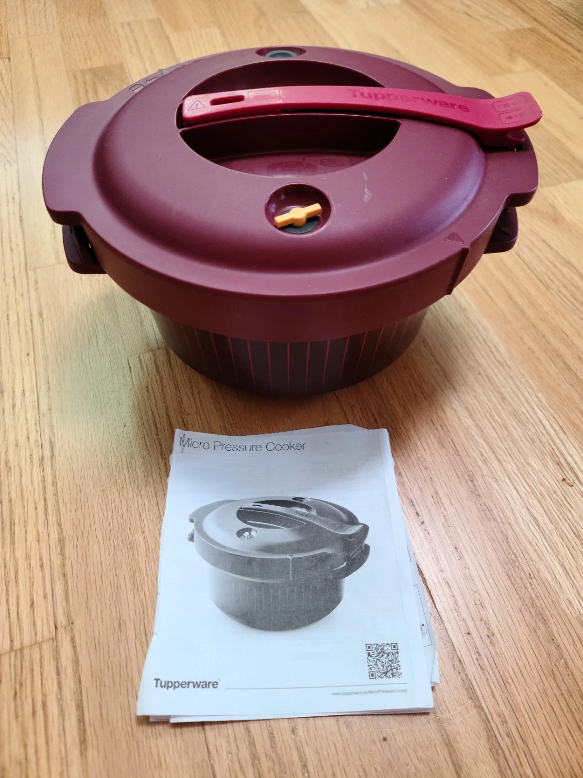 TUPPERWARE Microwave Pressure Cooker - 3 Liter with instructions!