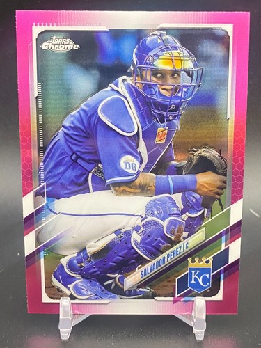 2021 Topps Chrome Salvador Perez Pink Kansas City Royals #155 - 第 1/2 張圖片