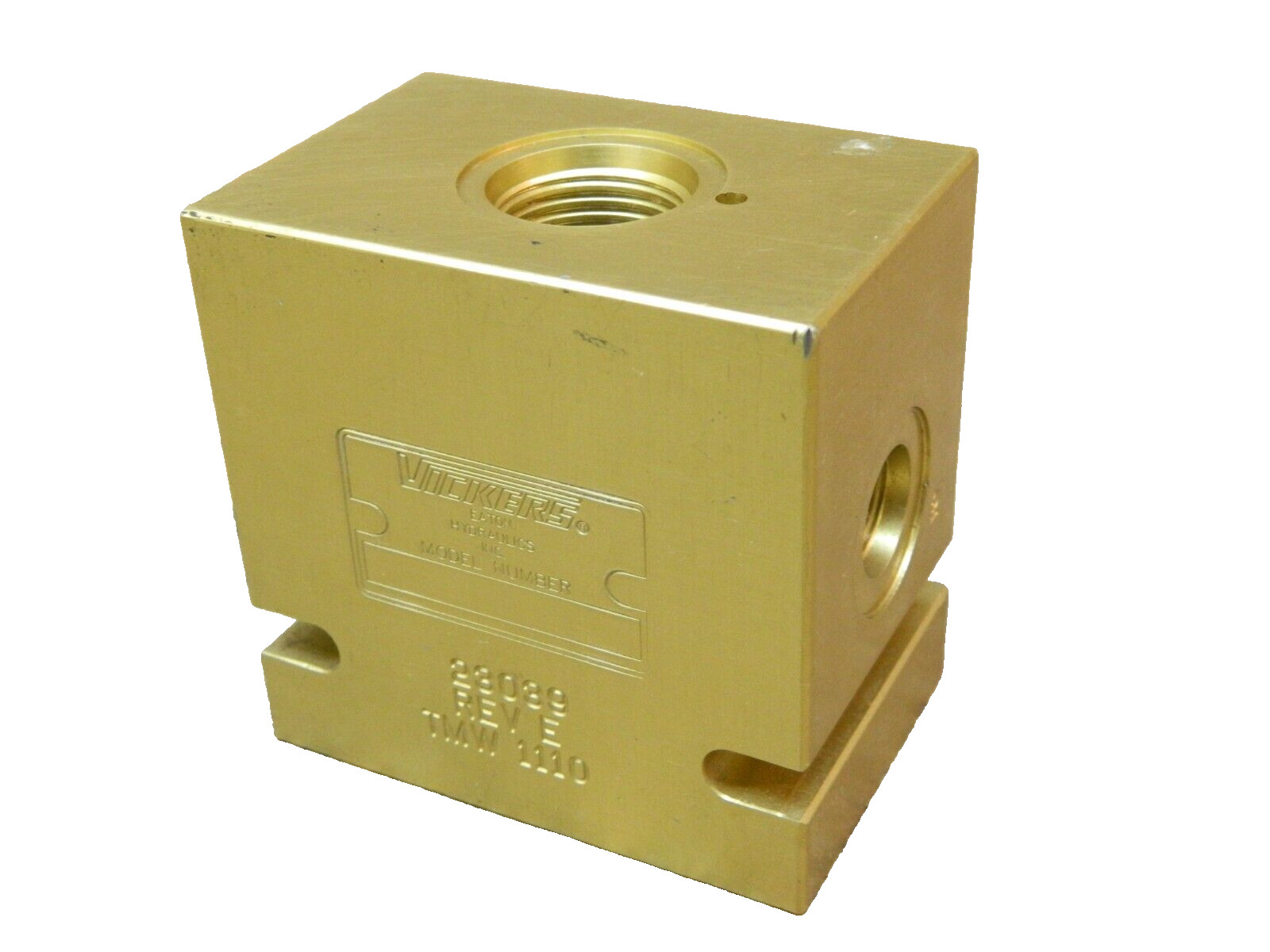 VICKERS   23039 REV E TMW 1110   Pressure Reducing / Relieving Valve Manifold