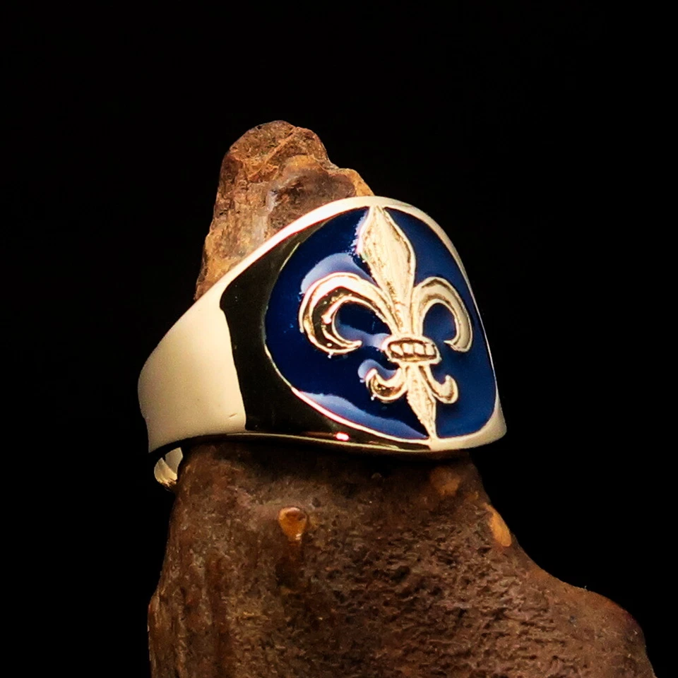 MENS BRASS COSTUME LILY RING FRENCH FLEUR DE LIS SYMBOL, BLUE PINKY RING SIZE 5 - Image 3 of 4