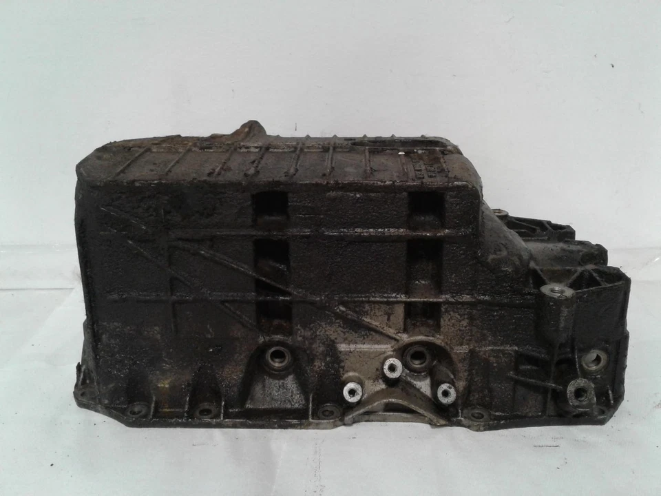 Used Engine Oil Pan fits: 1995 Chevrolet Corsica 6-191 3.1L w/o oil level sensor - Imagem 3 de 4