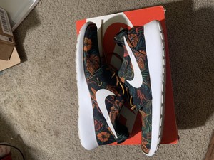 nike roshe floral mens
