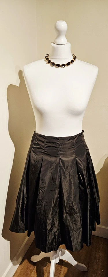 Falda Prada Verde Oliva Marrón Acampanada Plisada Efecto Satinado Hasta la Rodilla UK12 IT44 Foto 3 de 4