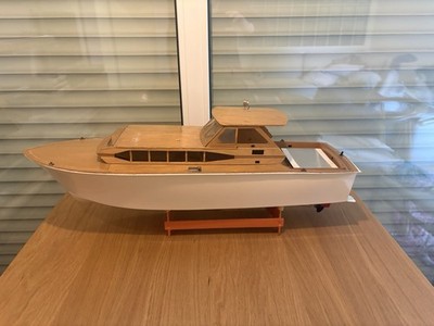 Graupner Commodore + 3 x Robbe Outrunner + 3 x Hobbywing Skywalker 40A