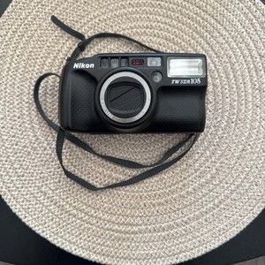 Descubre la versátil Nikon TW Zoom 105 en Camera Shop BCN 📷 - Camera Market