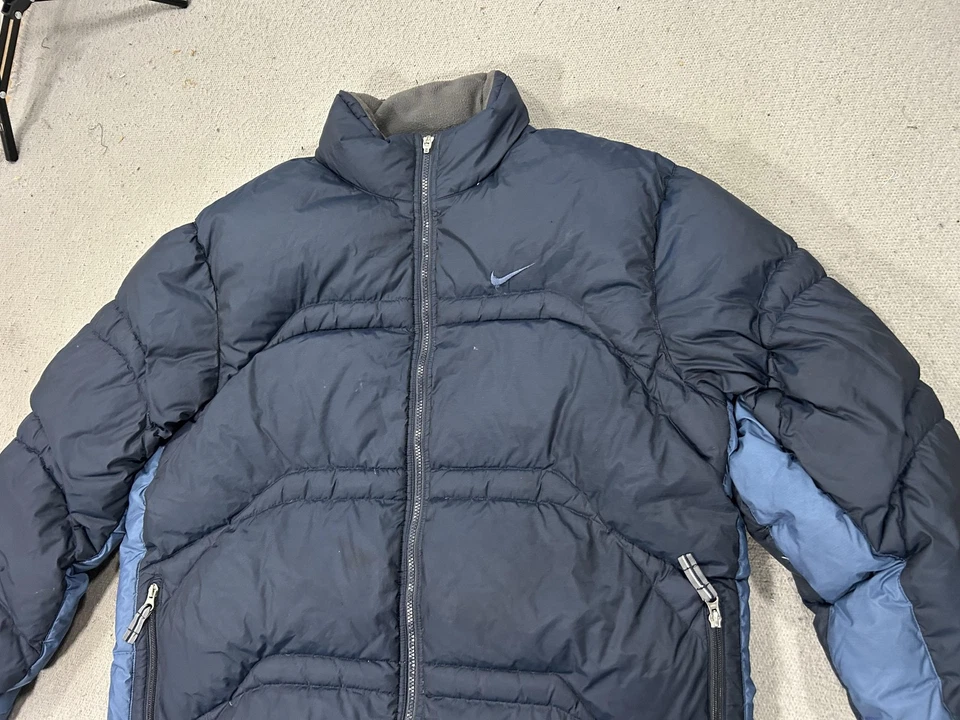 Chaqueta acolchada de plumón vintage Nike para hombre XL azul marino cremallera completa abrigo de invierno aislado Foto 2 de 4