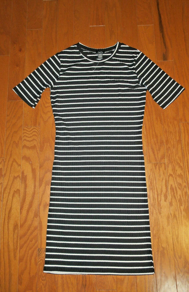 L❤️ RUE 21 VERANO ❤️CORREAS DE VESTIR ❤️HASTA LA RODILLA RAYAS LARGAS MANGA CORTA ADELGAZANTE Foto 2 de 4