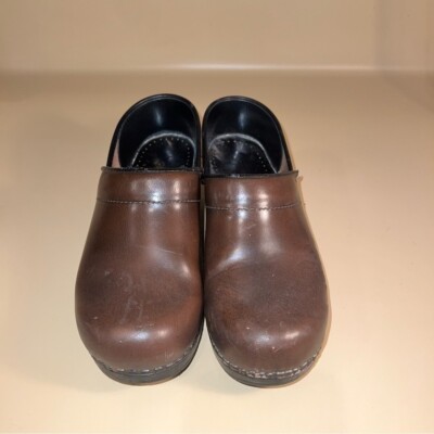 Sanita the original Danish Clog. Oiled leather brown slip on. Size 8.