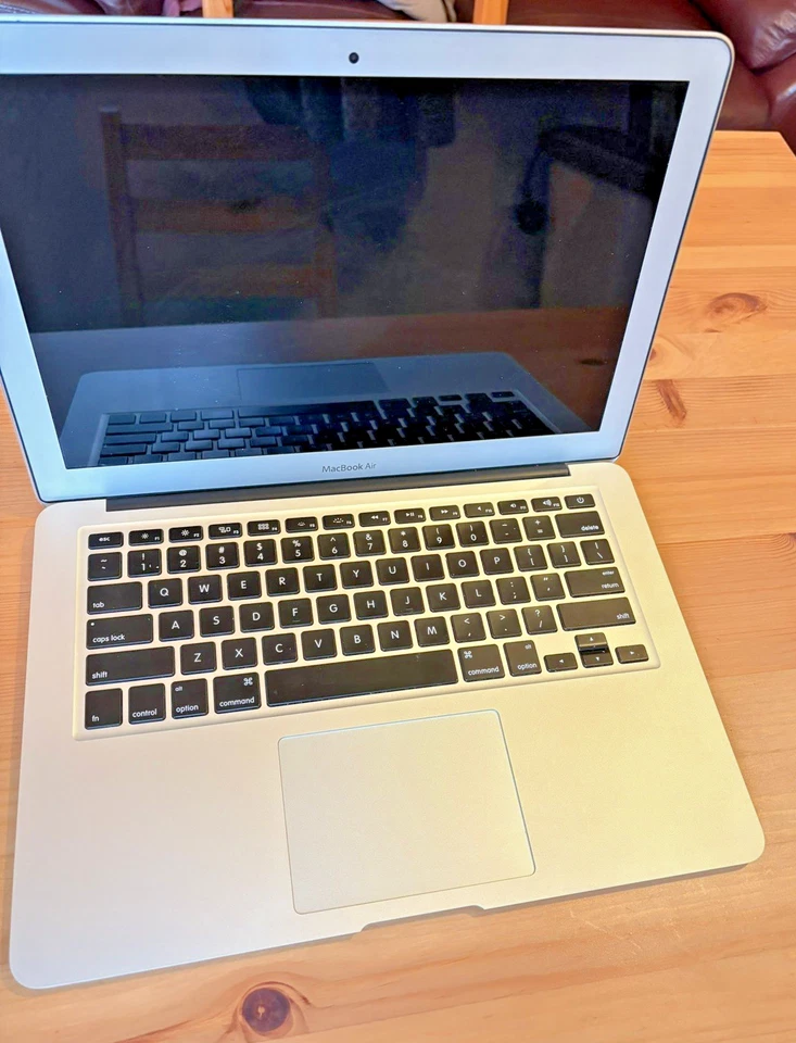 MacBook Air 13 inch Intel Core i5 1.8Ghz 2017 8GB RAM 256GB SSD A1466 1 - Image 2 of 4