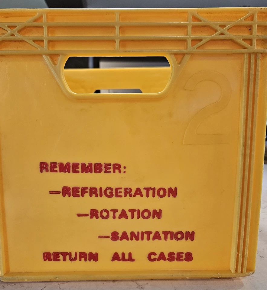 Caja de leche McDonald's vintage muy rara de plástico amarillo años 60 original Foto 2 de 4