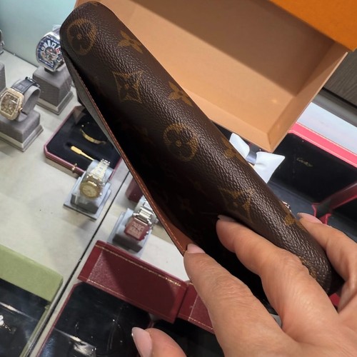 Louis Vuitton Sarah Wallet Monogram - Picture 9 of 9