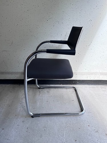 Vitra Visavis Besucherstuhl Freischwinger Stoff Dunkelgrau Wartezimmer - Bild 2 von 8