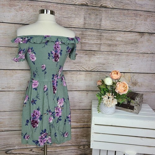 Xhilaration grün geblümtes schulterfreies Hängerkleid Größe Small - Bild 2 von 5