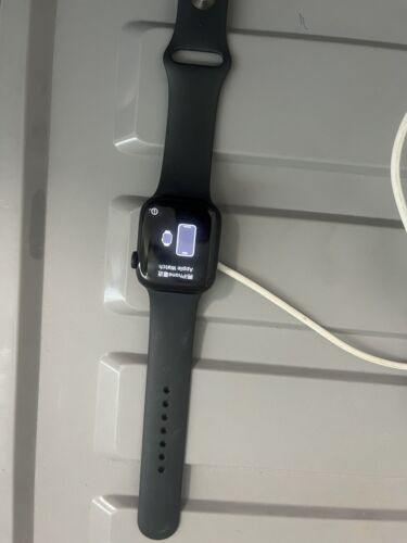 Apple Watch Series 7  - Picture 1 of 3