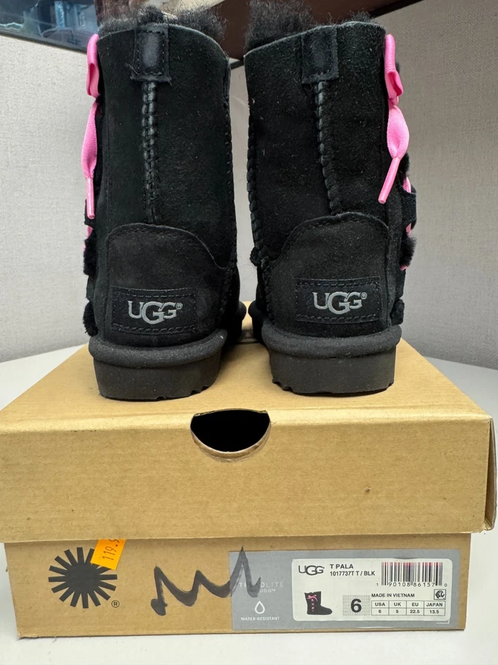 UGG Niño Pequeño Clásico Pala Botín Negro Rosa Arco Nuevo Foto 3 de 4