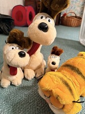 Vintage 1980  s Garfield And Large, Medium And Small Odie Stuffed Animals