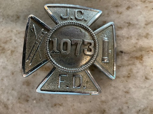 VINTAGE JERSEY CITY, NEW JERSEY FIREMAN HAT BADGE