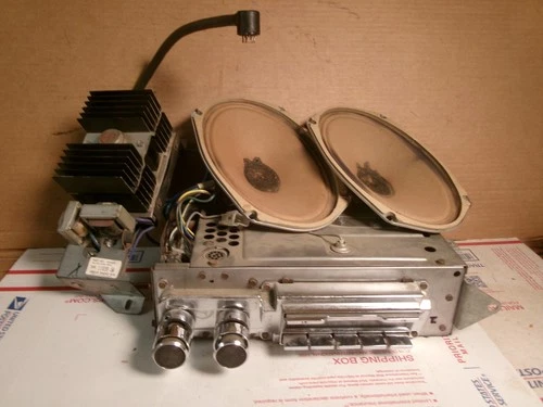 1966 CADILLAC AM/FM WONDER BAR RADIO WITH AMP & SPEAKERS COUPE SEDAN GM