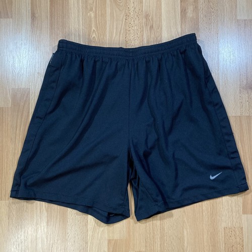 Pantaloncini NIKE Dri Fit (uomo taglia L) • vita con coulisse • fodera interna • usati in ottime condizioni